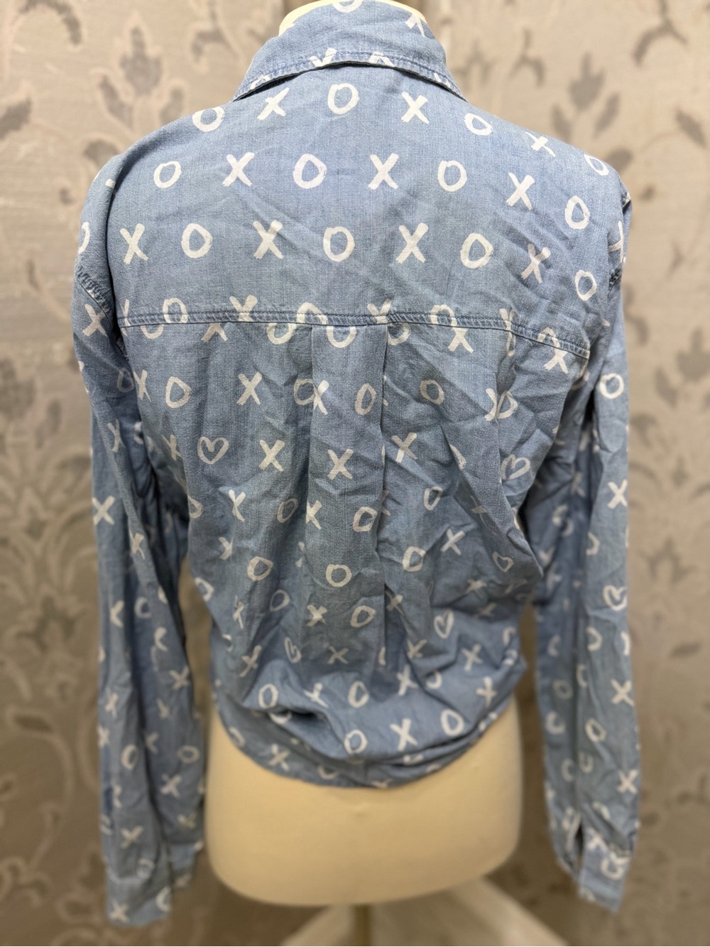 Jane and Delancey Light Blue XO Tie-Front Button Down Shirt - Picture 4 of 5